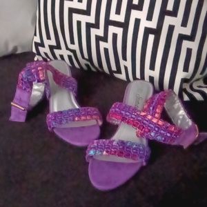 Women Shoes  Statutes